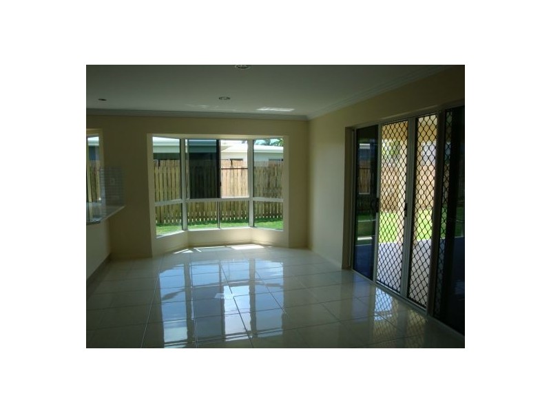 11 Cooper Court, Rural View QLD 4740