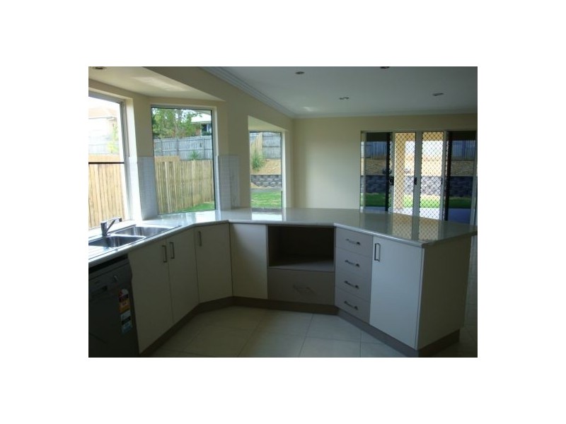 11 Cooper Court, Rural View QLD 4740