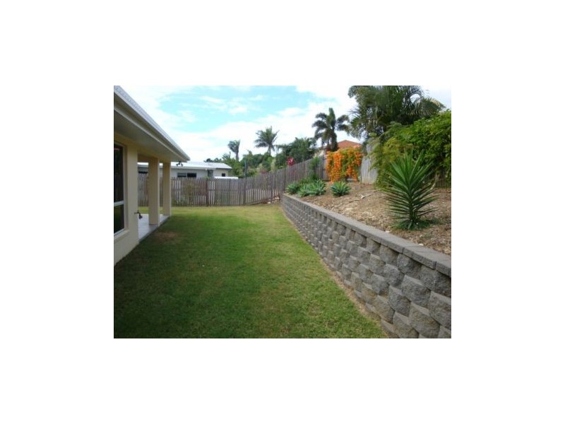 11 Cooper Court, Rural View QLD 4740