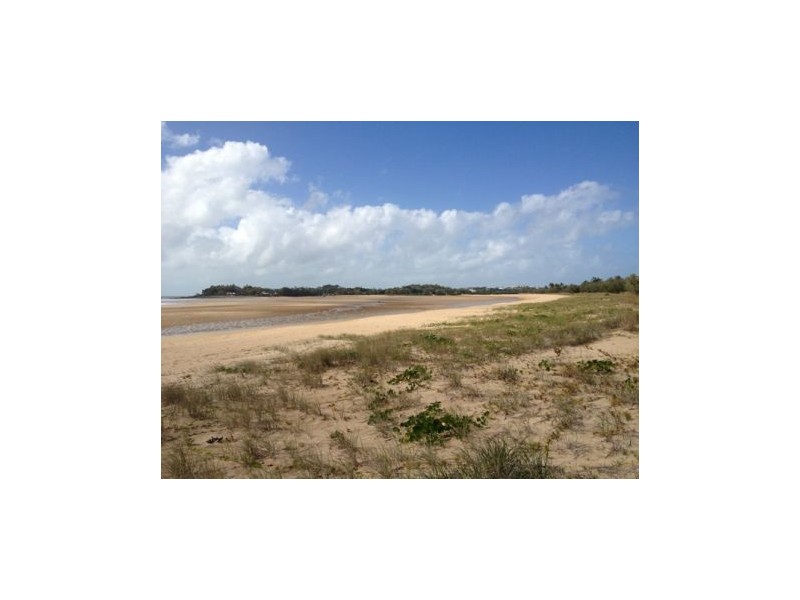 4/4 Symons Ave, Bucasia QLD 4750