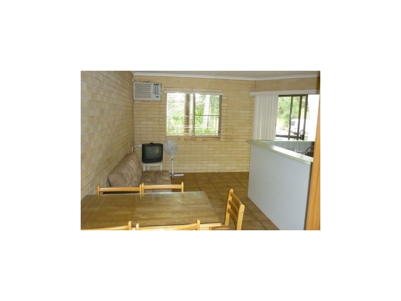 4/4 Symons Ave, Bucasia QLD 4750