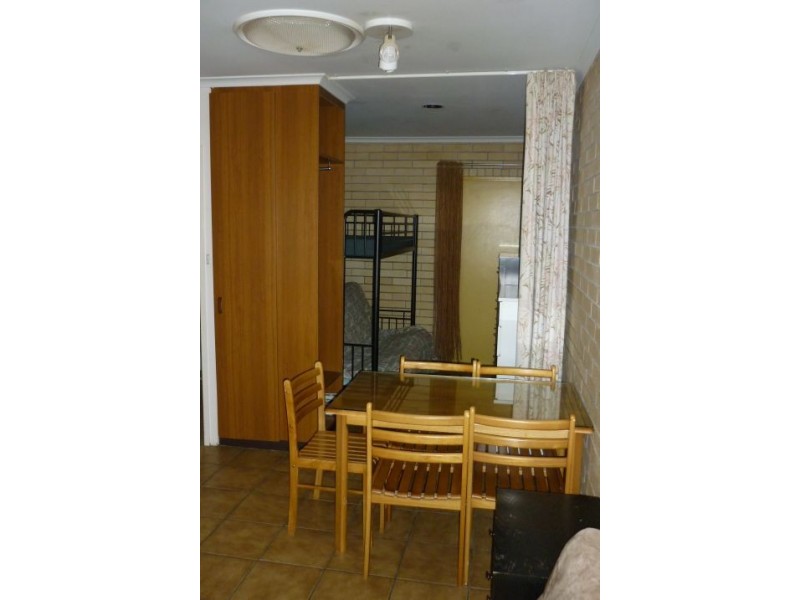 4/4 Symons Ave, Bucasia QLD 4750