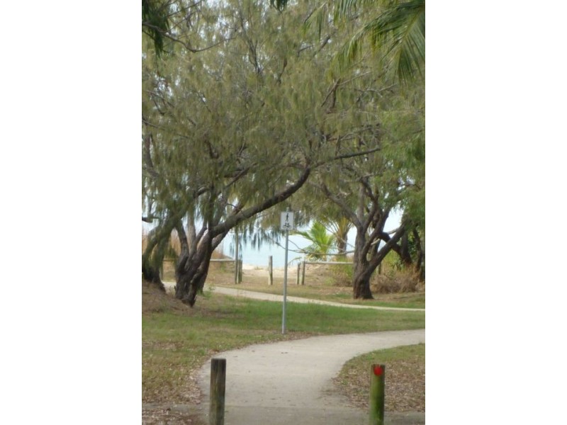 4/4 Symons Ave, Bucasia QLD 4750