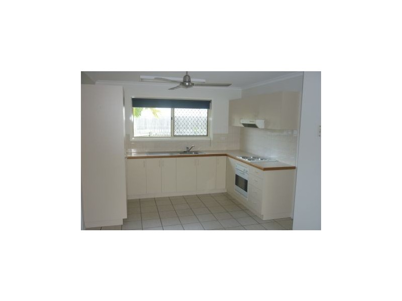 2/3 Ribbon Court, Glenella QLD 4740