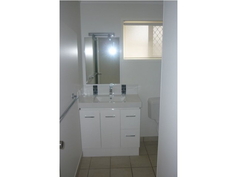 2/3 Ribbon Court, Glenella QLD 4740