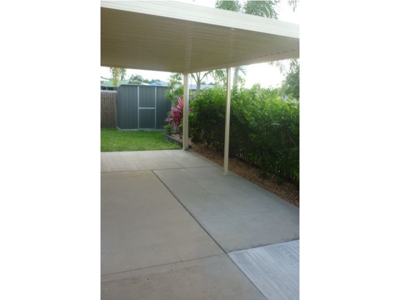 2/3 Ribbon Court, Glenella QLD 4740