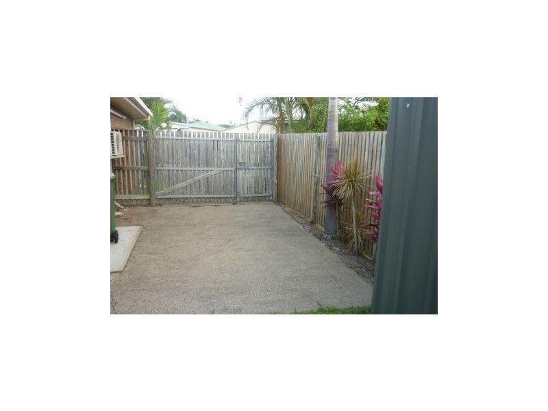 2/3 Ribbon Court, Glenella QLD 4740