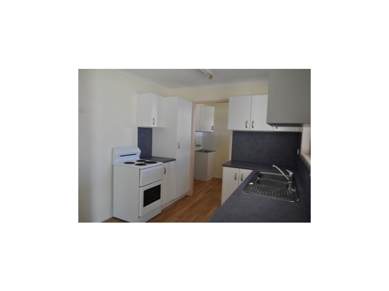 2 Grosvenor Place, West Mackay QLD 4740