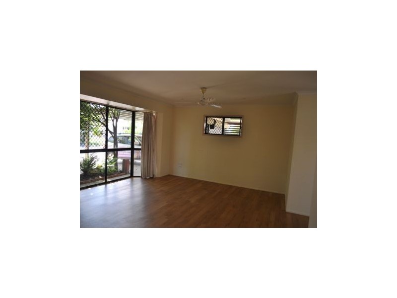 2 Grosvenor Place, West Mackay QLD 4740