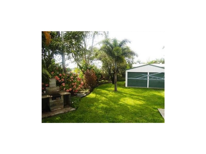 9 Peak Downs Hwy, Walkerston QLD 4751