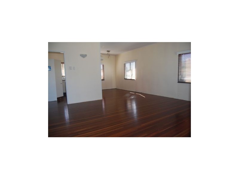 27 Dutton St, Walkerston QLD 4751