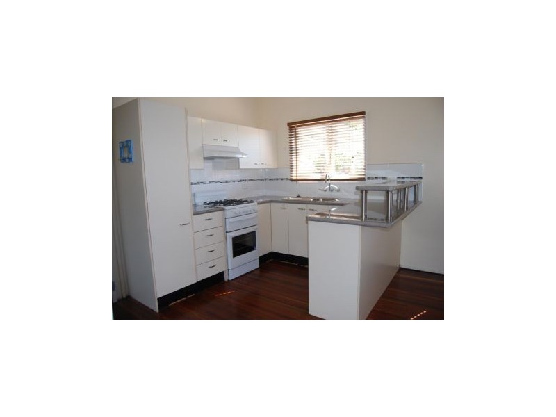 27 Dutton St, Walkerston QLD 4751