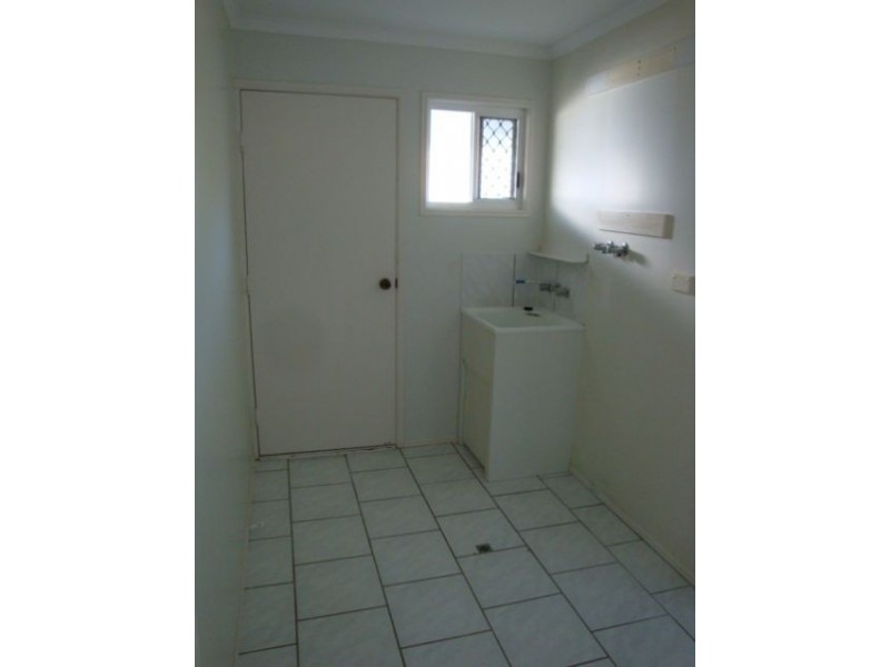 2/33 Frank Cowley Drive, Glenella QLD 4740