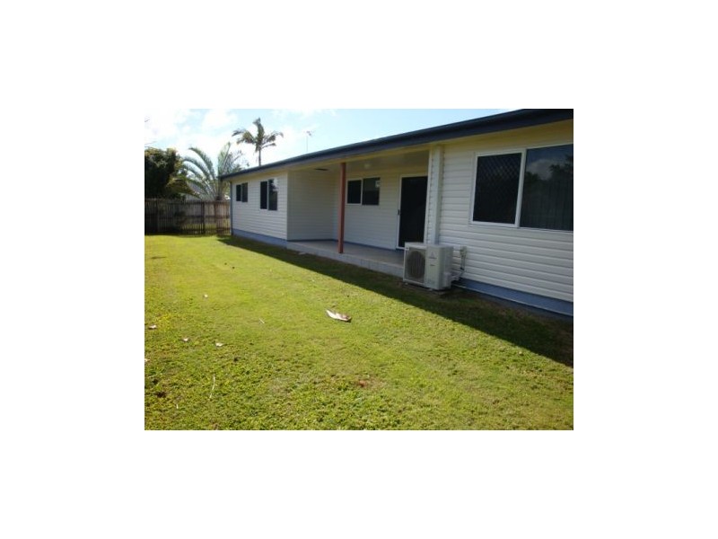 2/33 Frank Cowley Drive, Glenella QLD 4740