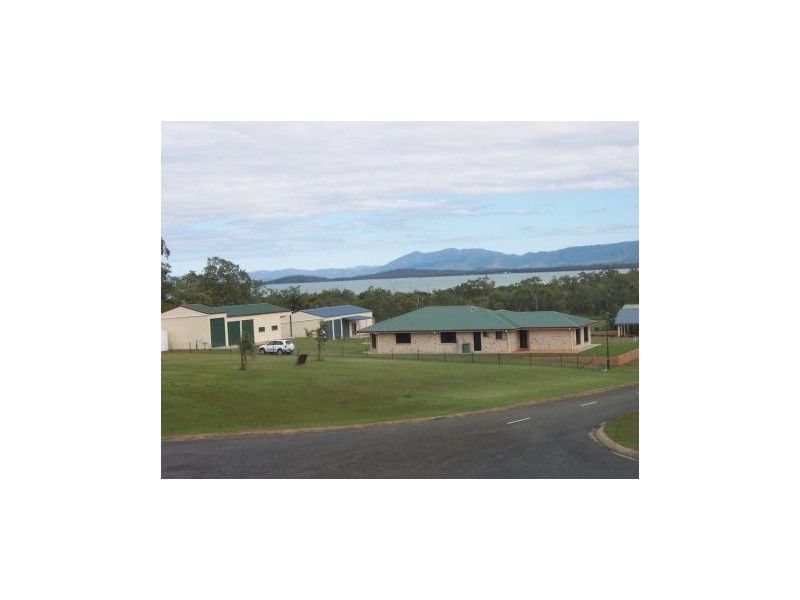 8 Fleetwood Crt, Sarina QLD 4737