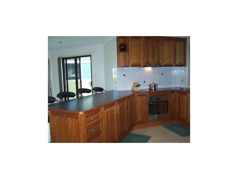 8 Fleetwood Crt, Sarina QLD 4737