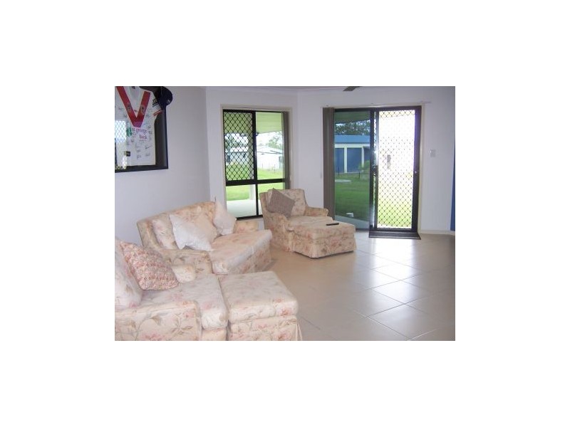 8 Fleetwood Crt, Sarina QLD 4737