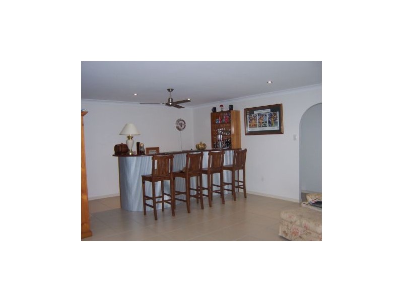 8 Fleetwood Crt, Sarina QLD 4737