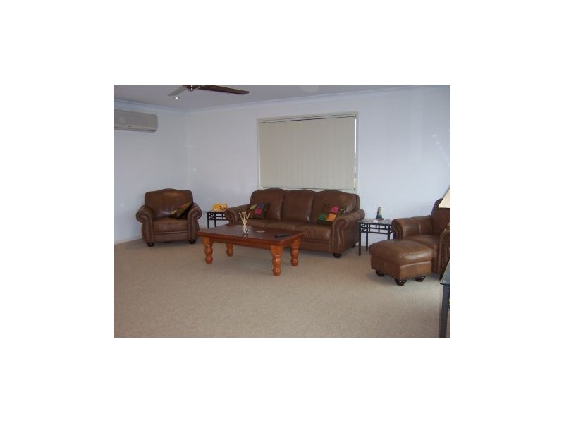 8 Fleetwood Crt, Sarina QLD 4737