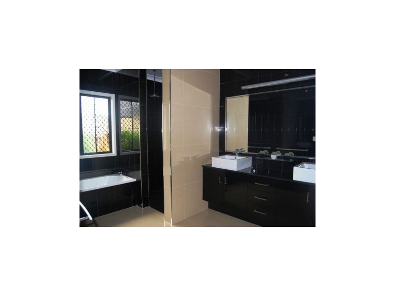 15 MONASH WAY, Ooralea QLD 4740