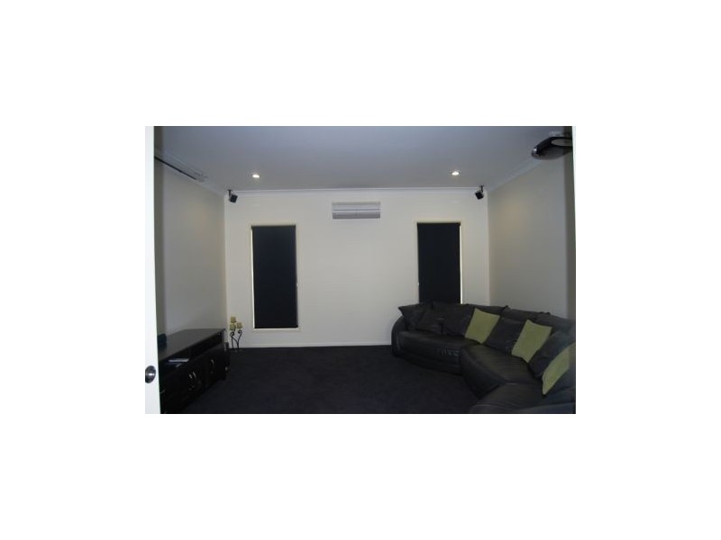 15 MONASH WAY, Ooralea QLD 4740