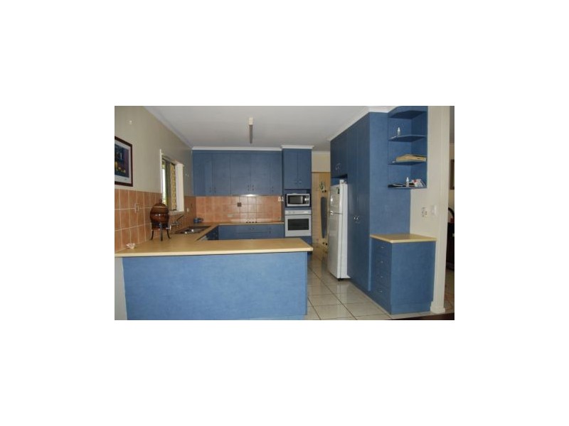 2 Mooney Crt, Glenella QLD 4740