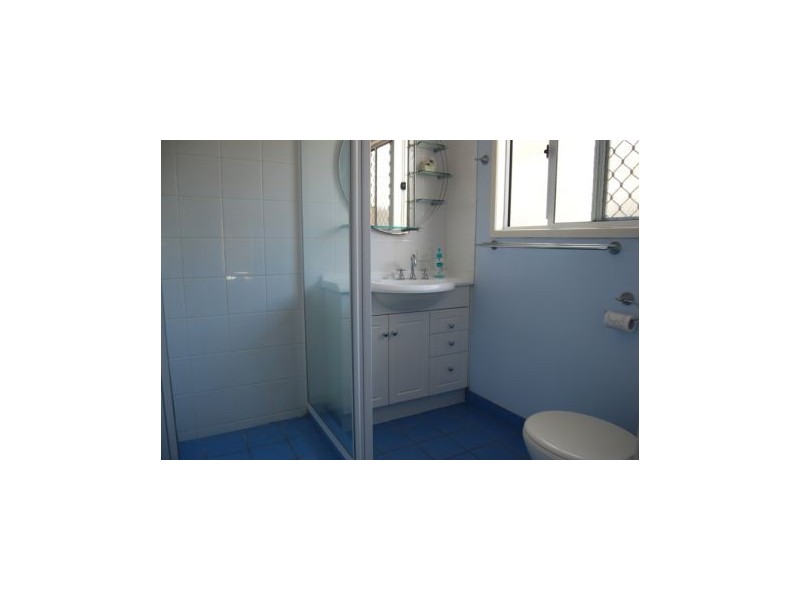 2 Mooney Crt, Glenella QLD 4740