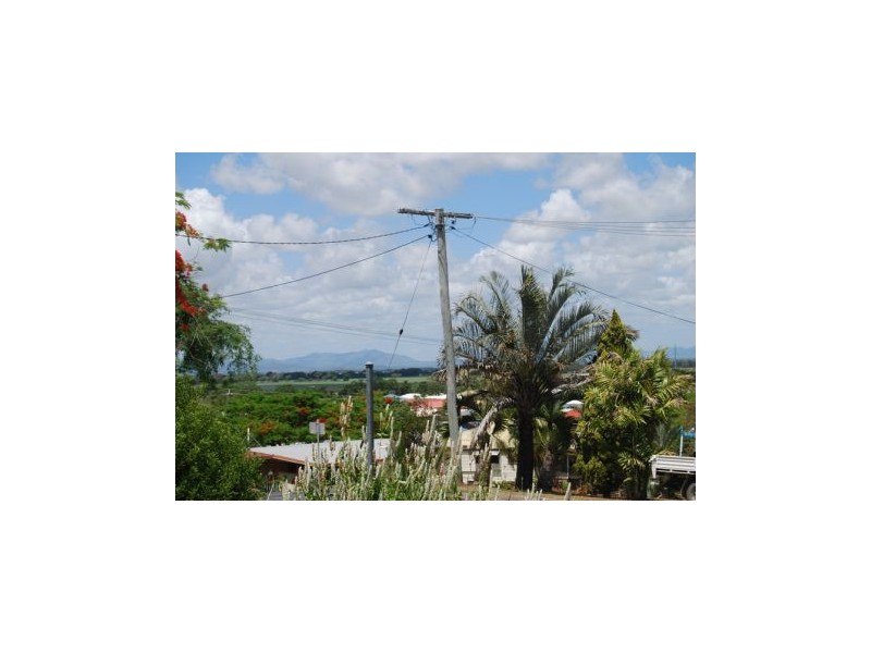 2 Mooney Crt, Glenella QLD 4740