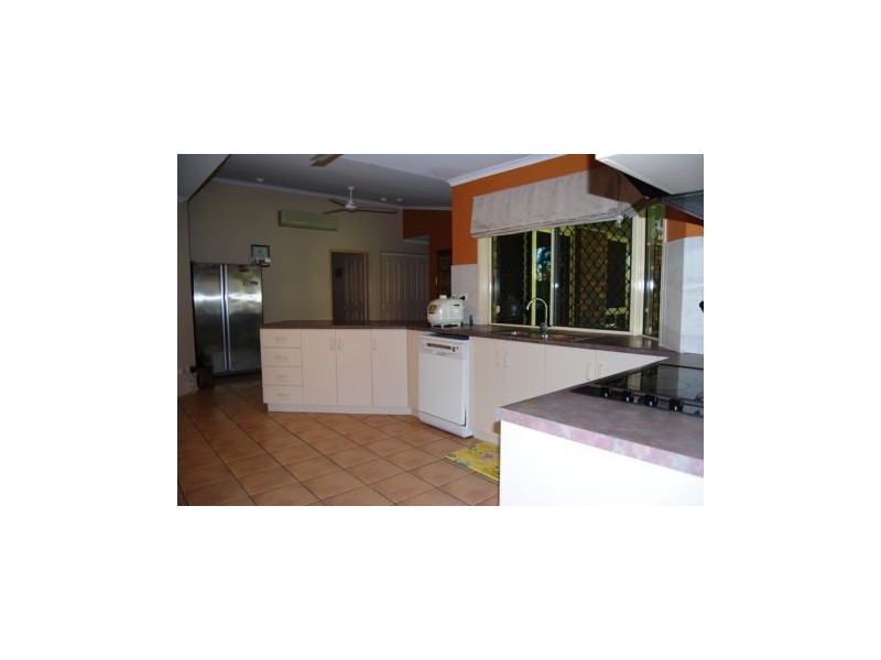 9 Skye Crt, Beaconsfield QLD 4740