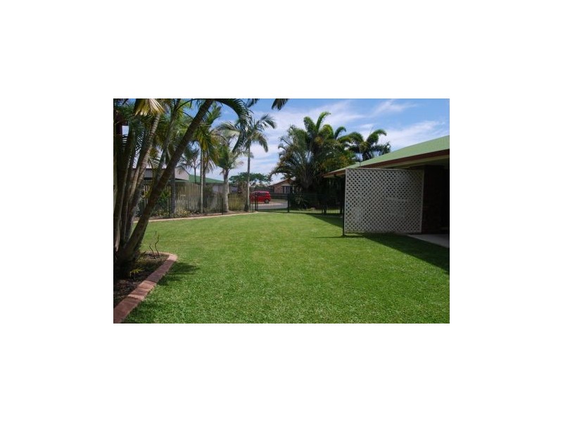 9 Skye Crt, Beaconsfield QLD 4740