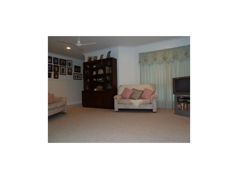 4 Marcella St, Rural View QLD 4740