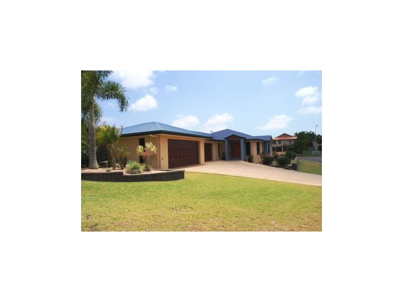 2 Douglas Cr, Rural View QLD 4740