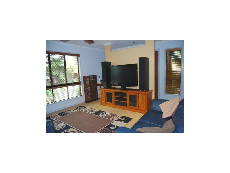 2 Douglas Cr, Rural View QLD 4740