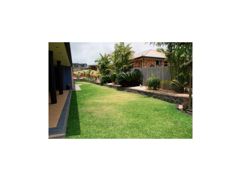 2 Douglas Cr, Rural View QLD 4740