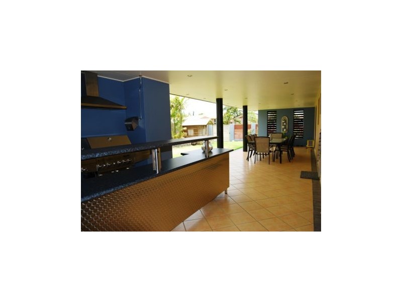 2 Douglas Cr, Rural View QLD 4740