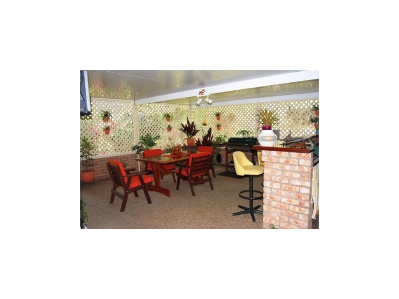 46 Davey St, Glenella QLD 4740