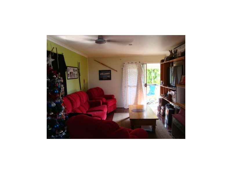 6 Christensen St, Bucasia QLD 4750