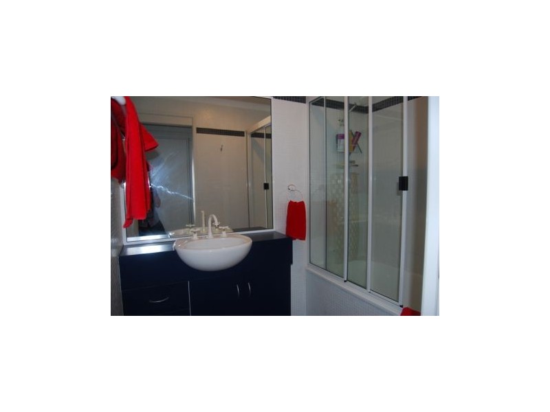 2 THORNING ST, West Mackay QLD 4740