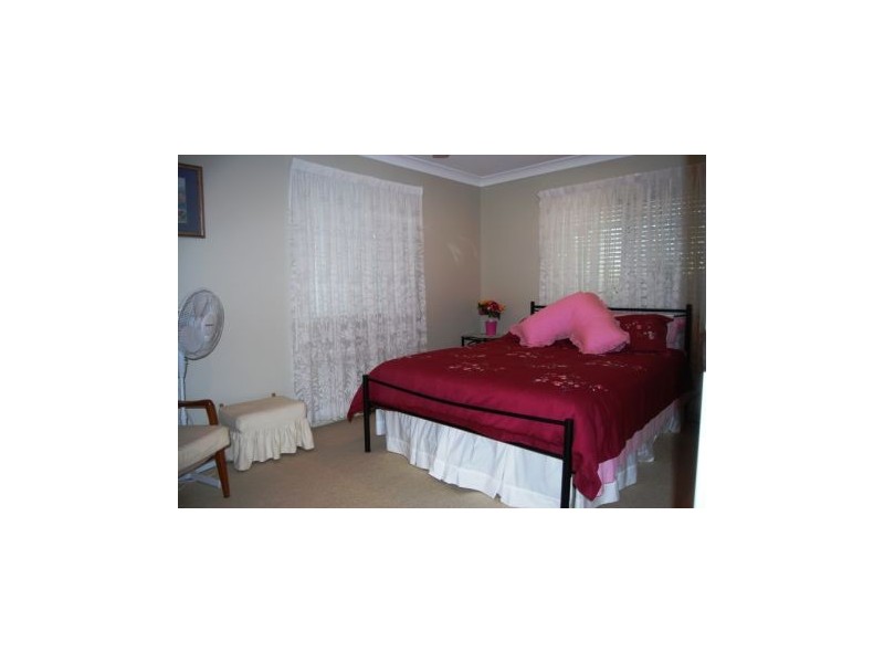 2 THORNING ST, West Mackay QLD 4740