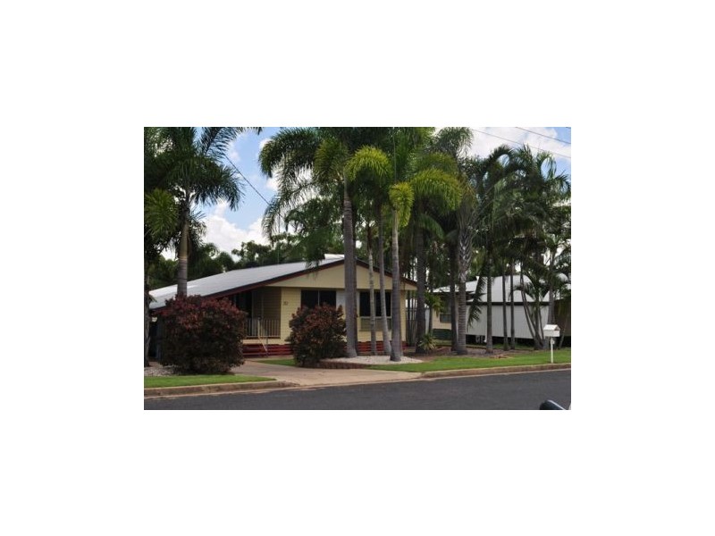 30 Kennedy Dr, Moranbah QLD 4744