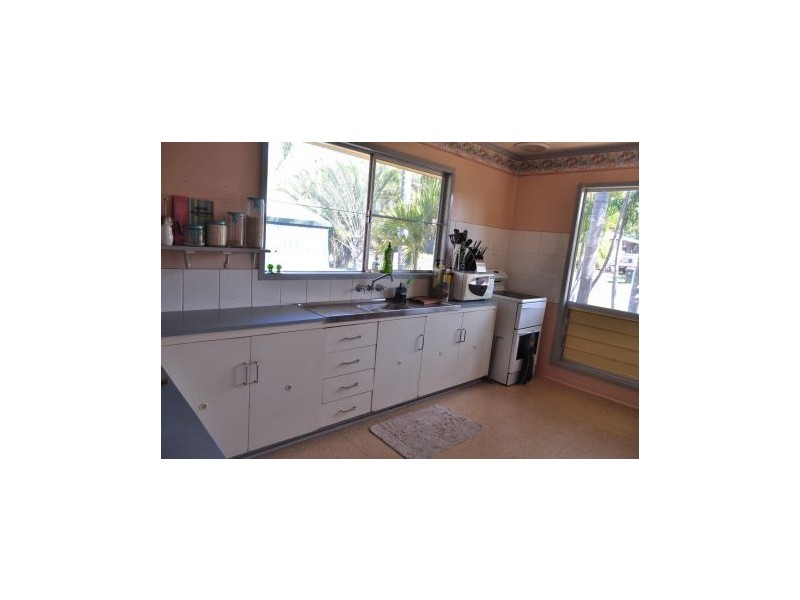 30 Kennedy Dr, Moranbah QLD 4744