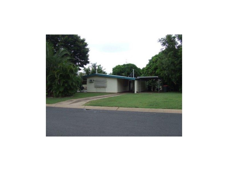 18 Mackenzie Dr, Moranbah QLD 4744