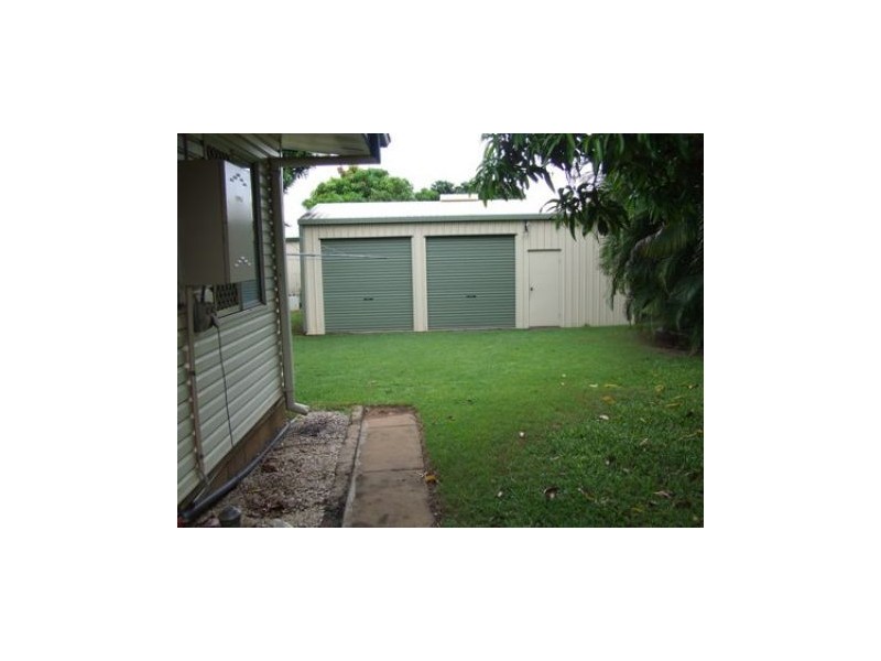 18 Mackenzie Dr, Moranbah QLD 4744