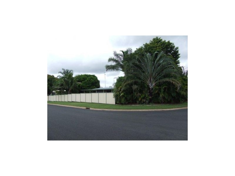 18 Mackenzie Dr, Moranbah QLD 4744