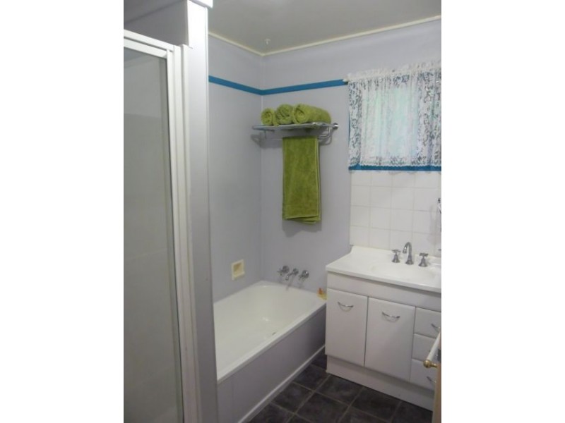 18 Mackenzie Dr, Moranbah QLD 4744