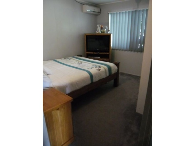 18 Mackenzie Dr, Moranbah QLD 4744