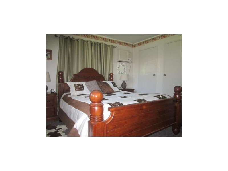 15 Mc Cool, Moranbah QLD 4744