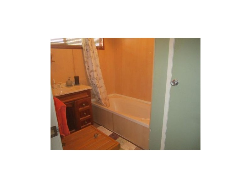 15 Mc Cool, Moranbah QLD 4744