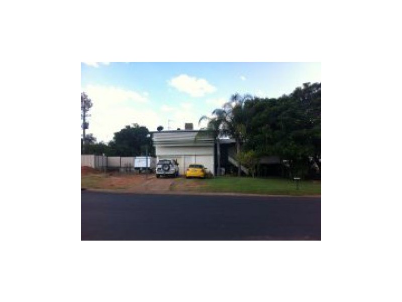 2 Rolfe St, Moranbah QLD 4744