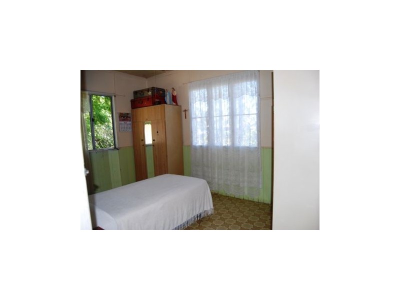 24 Pelican St, Slade Point QLD 4740